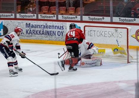 HIFK onnistui kaatamaan surkealla ylivoimallaan jo itsensä: ”Meillä oli  vaikeuksia edes saada kiekko alueelle” - Urheilu 