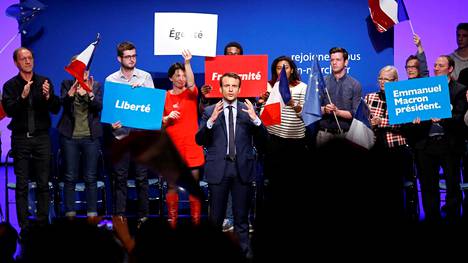 Ranskan presidentinvaalien suosikki, Emmanuel Macron vaalitilaisuudessaan Angersissa.