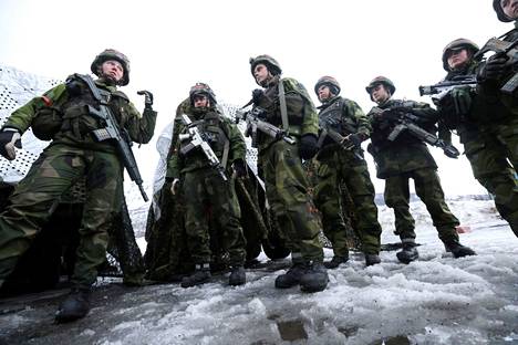 Suomessa ja Ruotsissa pohditaan parhaillaan mahdollista Nato-jäsenyyttä. Kuvassa ruotsalaisia sotilaita maaliskuussa Norjassa järjestetyssä Cold Response -harjoituksessa. 