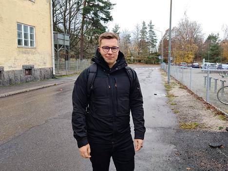 Jussi Ahonen on aloittamassa opettajana Alppilan lukiossa. Hänen kokemuksensa perusteella nuoret eivät juuri käytä Twitteriä.
