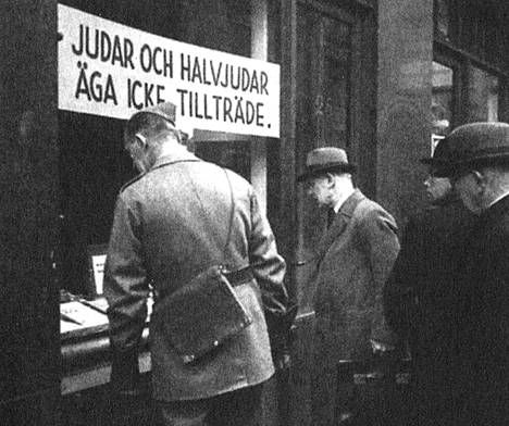 Arkipäivän antisemitismiä Tukholman katukuvassa 1940-luvun alussa. Juutalaisia ja puolijuutalaisia ei haluta liikkeeseen –Kirjan kuvitusta.