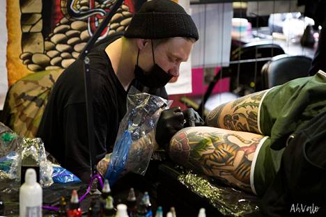 Tatuointiartistien työvälineet ja värit ovat kehittyneet viime vuosina huimasti.