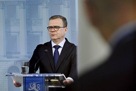 Pääministeri Petteri Orpo (kok) hallituksen kehysriihineuvotteluiden tiedotustilaisuudessa 16. huhtikuuta. 