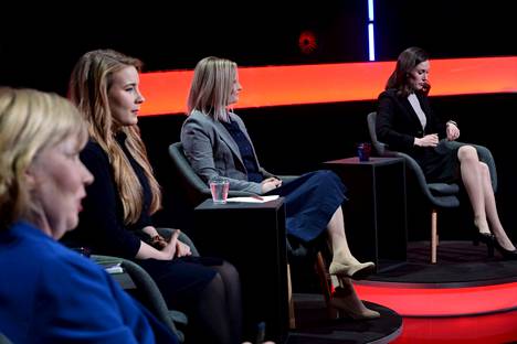 Rkp:n Anna-Maja Henriksson, vihreiden Iiris Suomela, perussuomalaisten Riika Purra ja Sdp:n Sanna Marin osallistuivat MTV:n yhdeksän puheenjohtajan aluevaalitenttiin tiistaina.