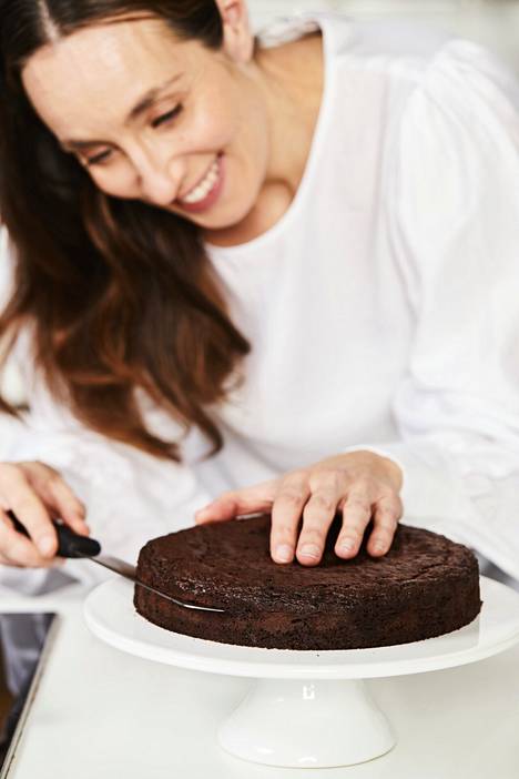 Anni Hautala leipoi täydellisyyttä hipovan suklaakakun, joka hurmasi  naapuruston – Nyt hän jakaa reseptinsä HS:n lukijoille - Ruoka 