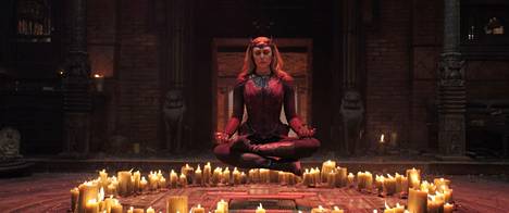 Elizabeth Olsenin esittämän Wanda Maximoffin tarina jatkuu uudessa Dr. Strangessa siitä, mihin se jäi WandaVision-tv-sarjan (2021) lopussa. 