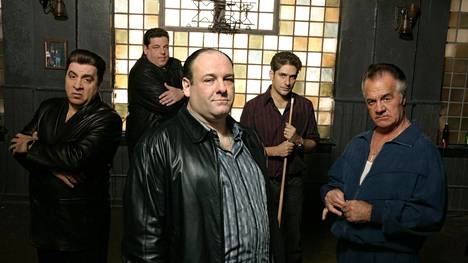 Rikosdraama Sopranos on 2000-luvun arvostetuimpia tv-sarjoja. Keskellä Tony Sopranoa esittänyt James Gandolfini.