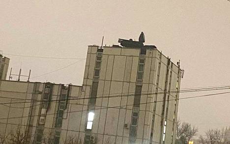 Kuvankaappaus Telegramista, jossa näkyy Moskovan keskustassa sijaitsevan virastotalon katolle nostettu Pantsir-S1-ilmatorjuntaohjusjärjestelmä.