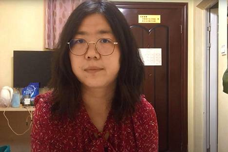 Kuvakaappaus Kiinassa neljän vuoden vankeusrangaistukseen tuomitun kansalaisjournalistin Zhang Zhanin Youtube-videopalveluun lataamalta videolta.