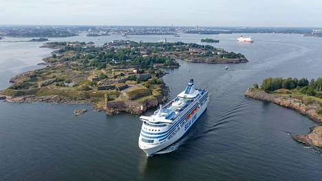 Sekä Tallink Siljan että Viking Linen risteilyjen kysyntä on ollut tänä kesänä suurta. Kuvassa risteilylaivoja Helsingissä elokuussa 2019.