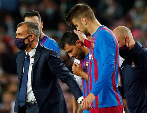 Hengitysvaikeuksista ja rintakivuista kärsinyt Sergio Agüero joutui sairaalahoitoon kesken Alaves-ottelun.