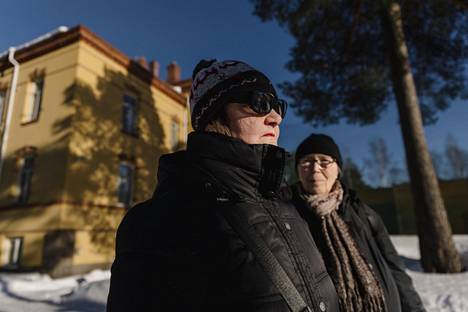 Arja Peltokorpi (right) and Anna-Leena Lahdenperä in the yard of Oulu School for the Deaf. 