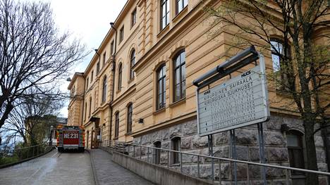 Kirurginen sairaala Helsingin Ullanlinnassa on suojeltu. Se valmistui vuonna 1888.