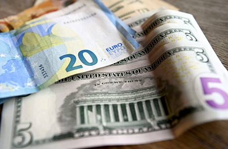 Euron arvo putosi alle dollarin ensimmäistä kertaa kahteen vuosikymmeneen.