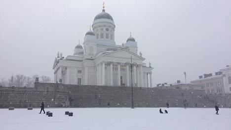 Meteorologi kiistää: Helsinkiin ei satanut eilen ensilumi