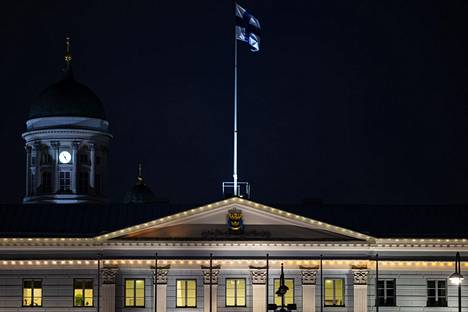 Helsingin kaupungintalo iltavalaistuksessa 11. marraskuuta 2021.