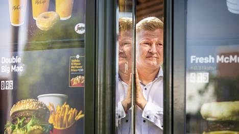 Työ | 20 vuotta McDonald’s-ravintoloissa työskennellyt Mikko Salminen löysi ketjusta rakkauden ja lapsensa äidin – Nyt hän kertoo, miksi työ pika­ruokalassa on hienoa