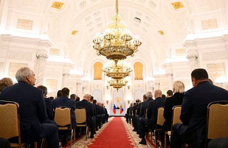 Presidentti Vladimir Putin piti viime viikon perjantaina Kremlissä puheen, jonka päätteeksi hän allekirjoitti sopimukset neljän Ukrainan maakunnan ”liittämisestä” osaksi Venäjää. Tilaisuuteen oli kutsuttu muun muassa kaikki duuman edustajat. 