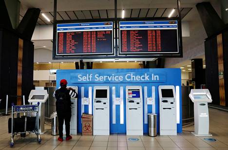 Matkustaja teki viime joulukuussa lähtöselvitystä O. R. Tambon kansainvälisellä lentoasemalla Johannesburgissa Etelä-Afrikassa. 