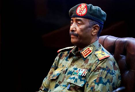Kenraali Abdel Fattah al-Burhan on ilmoittanut ”tekevänsä tilaa” siviiliryhmittymälle, joka voi muodostaa maahan siirtymähallinnon.