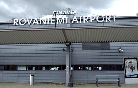 Sunnuntaina Rovaniemen lentoasemalta lähti suuri määrä lentoja samoihin kellonaikoihin. Lentomatkustajien on hyvä varautua ruuhkiin myös esimerkiksi hiihtolomaviikoilla ja pääsiäisenä.