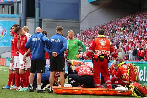 Christian Eriksen sai sairaskohtauksen kesken jalkapallon EM-lopputurnauksen Tanska-Suomi-ottelun. Häntä elvytettiin useita minuutteja. 