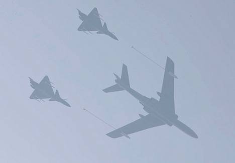 Kiinan ilmavoimien koneita sotilasparaatissa Pekingissä vuonna 2019.