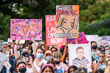 Naiset marssivat aborttioikeuden puolesta Austinissa Texasissa 2. lokakuuta.