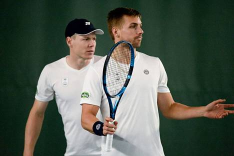 Harri Heliövaara ja Lloyd Glasspool (oik.) etenivät nyt Wimbledonin kolmannelle kierrokselle. Kuva Helsingistä tennisliigan ottelusta helmikuulta.