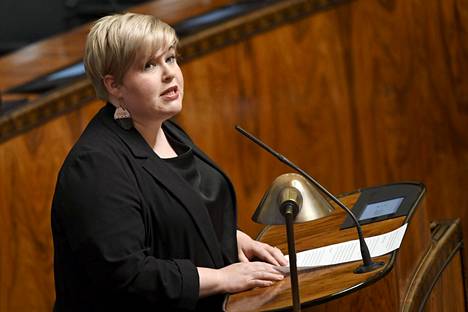 Valtiovarainministeri Annika Saarikko kannattaa Suomen Nato-jäsenyyttä -  Politiikka 