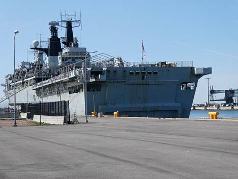 Vuonna 2001 käyttöön otetulla HMS Albionilla on noin 400 hengen miehistö. Kuva: Jarmo Ruhanen/ Lukijan kuva