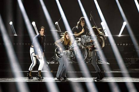 Måneskin esiintyi Italian X Factor -kilpailun finaalilähetyksessä Milanossa 9. joulukuuta.