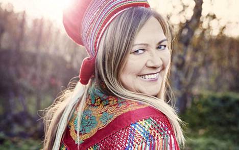 Mari Boine yhdistää saamelaismusiikkiin jazzia, poppia ja rockia.