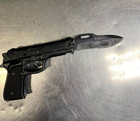 Los Angelesin poliisilaitos on julkaissut kuvan aseesta, joka Isaiah Leellä oli hallussaan tämän hyökätessä Dave Chappellen kimppuun.