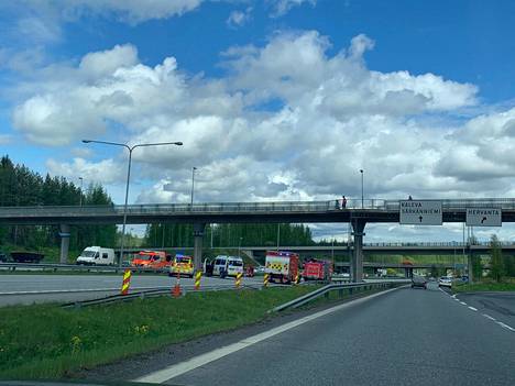 Tampereen poliisi sai lauantaina 22. toukokuuta kello 14.25 hätäkeskukselta tehtävän, jonka mukaan henkilö oli pudonnut alas sillalta Pyhäjärventielle lähellä Hervannan liittymää. Onnettomuus liittyi Tampereella tapahtuneeseen henkirikokseen.