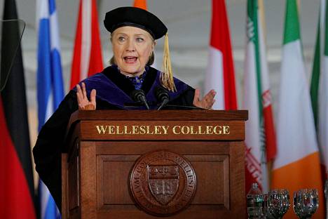 Entinen Yhdysvaltain ulkoministeri Hillary Clinton puhui perjantaina Wellesleyn yliopstossa Massachusettsin osavaltiossa.