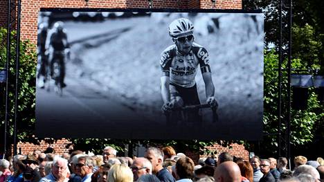 Belgialaisen pyöräilijän Bjorg Lambrechtin kuolemaan johtaneen kaatumisen syy selvisi – pyörä osui tieheijastimeen