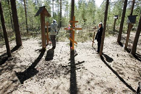 Sandarmohin metsässä Karjalassa sijaitseva joukkohauta on pysynyt pitkään piilossa, sillä se oli salattu ja huolellisesti naamioitu.