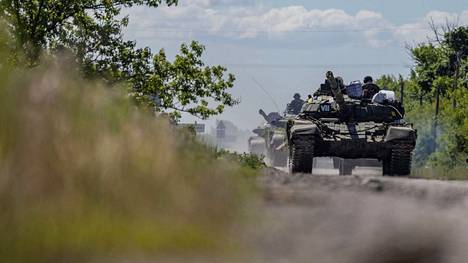 Ukrainalaisia panssarivaunuja Pokrovskin kaupungin liepeillä Donetskissa Ukrainassa.