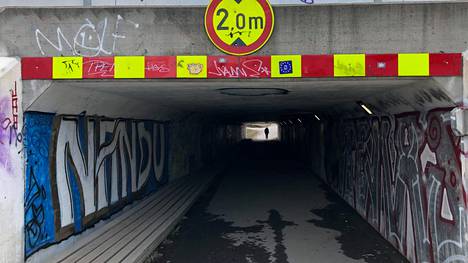 HS Helsinki | Tässä on tunneli, jonka suuaukolla pyöräilijät lyövät naamansa seinään – Kukaan ei muista, miksi keskelle Helsinkiä rakennettiin 47-metrinen järjetön kulkureitti