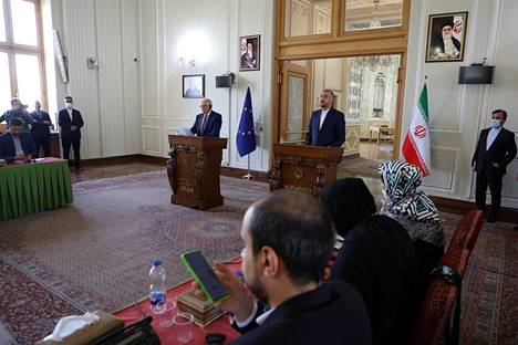 EU:n ulkoasioiden korkea edustaja Josep Borrell ja Iranin ulkoministeri Hossein Amir-Abdollahian pitivät Iranin ydinasesopimukseen liittyvän tiedotustilaisuuden Teheranissa, Iranissa 25. kesäkuuta.