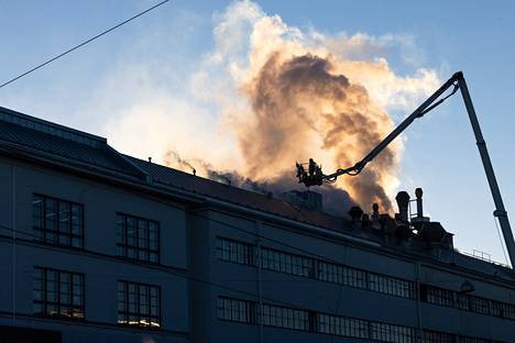 Tulipalo on Meiran paahtimon ja SOK:n pääkonttorin rakennuksessa.