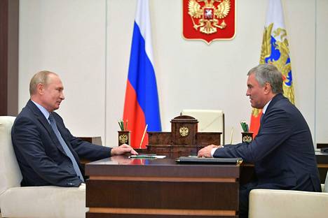Venäjän presidentti Vladimir Putin tapasi duuman puhemiehen Vjatšeslav Volodinin lokakuussa 2020.