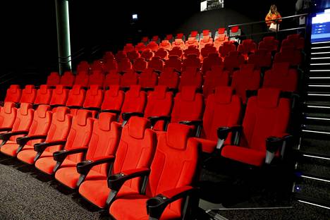 Sisäministeriön uuden tulkinnan mukaan elokuvateatterit voisivat jatkaa toimintaansa.