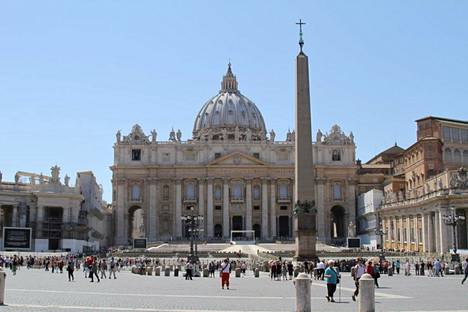 Pietarinkirkko sijaitsee Vatikaanissa.