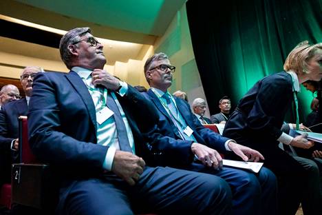 Fortumin hallituksen puheenjohtaja Veli-Matti Reinikkala ja Fortumin toimitusjohtaja Markus Rauramo Fortumin ylimääräisessä yhtiökokouksessa keskiviikkona.