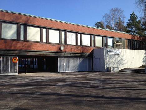 Mäkipellontie 19:ssä on aikaisemmin toiminut Länsi-Helsingin lukio. Kaupunki on käyttänyt rakennusta väistötilana vuodesta 2014.