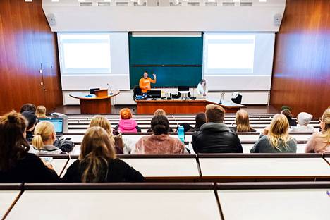 Suomessa korkeakoulujen tutkintoon johtava opetus on pääsääntöisesti säädetty maksuttomaksi.