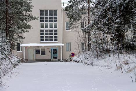 Venäläiset ostivat Lohikon entisen vanhainkodin läheltä Niinisalon varuskuntaa lokakuussa.