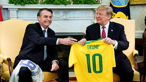 Trump tapasi Brasilian presidentin Valkoisessa talossa ja ehdotti, että Brasilia voisi liittyä Natoon